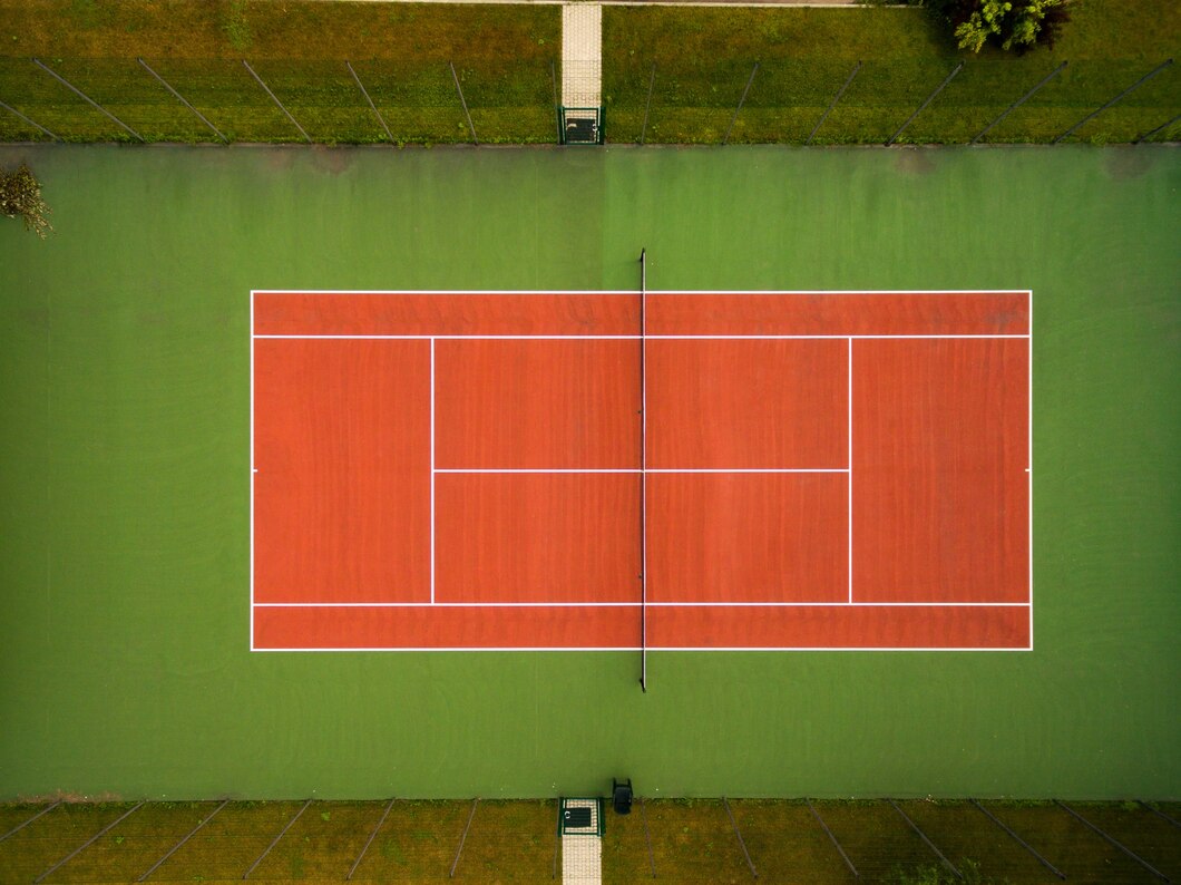 Jak wybrać odpowiednią nawierzchnię dla twojego kortu tenisowego?