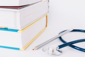 Jak należy rozumieć ubezpieczenie, brane podczas studiów medycznych?